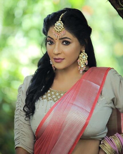 Reshma Pasupuleti is an Indian film and serial actress who has appeared in Many Tamil films and serials since 2011